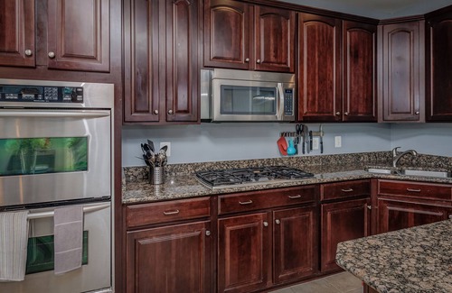 Lorton House | Great Location End unite luxury 3 level townhouse. 2 car Garage,