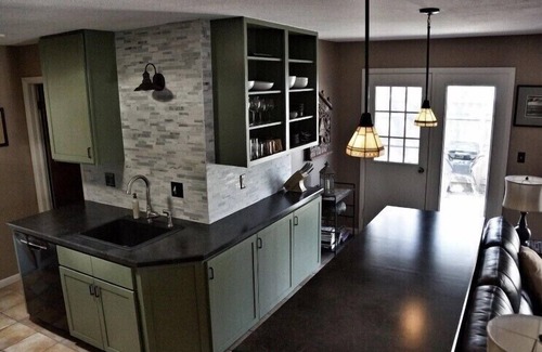 Douglas House | Great Location In Downtwn Douglas. Safe, sanitized and ready for your getaway.