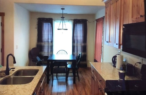 South Beach House | Great Location in Newport