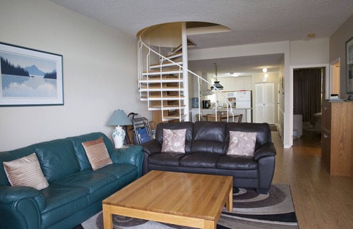 North Oyster Condo | Great location in the waterfront building