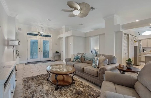 Lady Lake House | Great location! Near Spanish Springs, beautifully remodeled with private lanai.