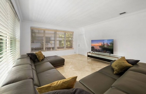 Surfside Villa | Great Miami Beach House