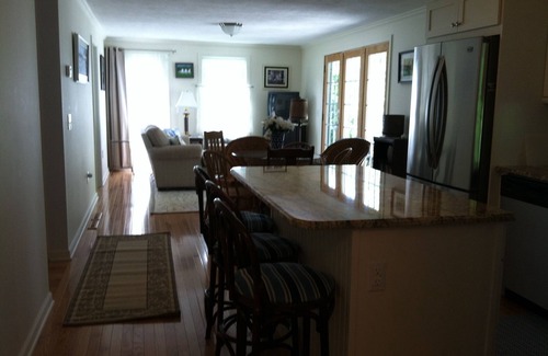 Bonnet Shores Cottage | Great Narragansett Location! Classic Beach Cottage. Short Walk to Kelly Beach.
