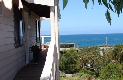 Fairhaven House | Great Ocean Road, Fairhaven holiday house, ocean views and pet friendly.