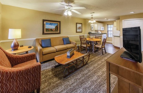 South Lee House | Great Place - 2 BD - Kitchen and Pool