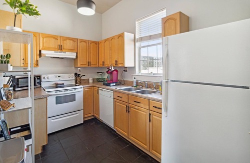 Metropolitan House | Great place for birthday weekends & traveling with friends ★ Starland District