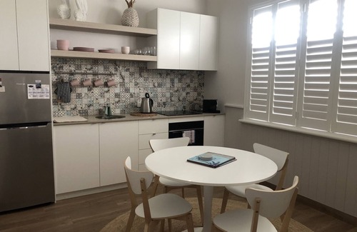 Burns Beach Apartment | Great place to stay weather you are a tourist or visiting family and friends.