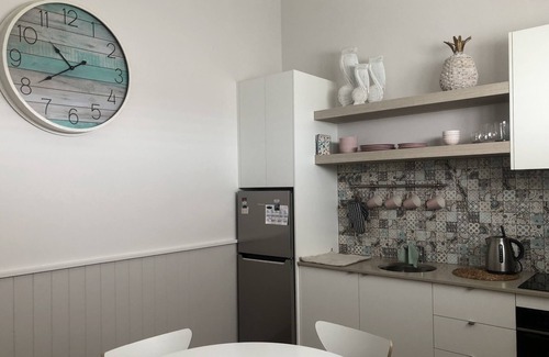 Burns Beach Apartment | Great place to stay weather you are a tourist or visiting family and friends.