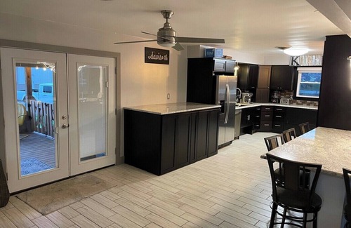 Arlington House | Great Place to Stay when Visiting - Pet Friendly