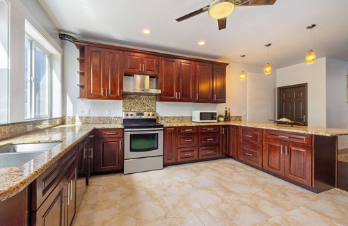 Waimanalo House | Great Price! 3800sf 7 rooms 4 baths Huge Gated House Steps from Waimanalo Beach
