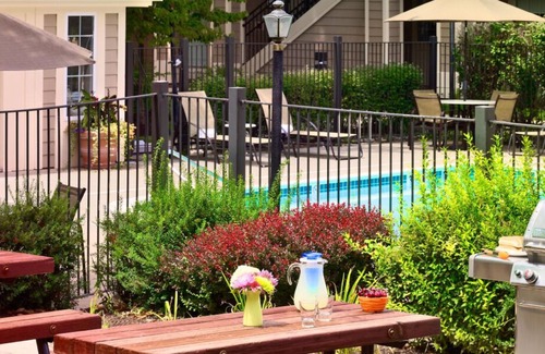 Sharonville House | Great Relaxing Overnight Stay! 2 Serene Units, Free Breakfast, Free Parking