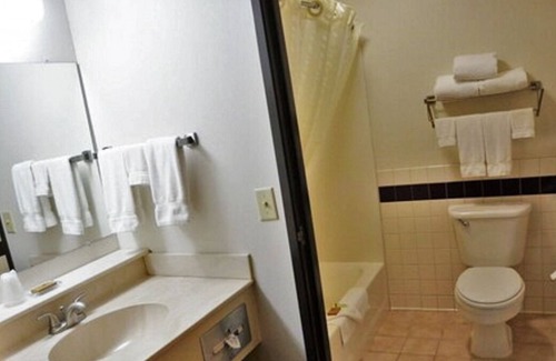 Thorp House | Great Relaxing Overnight Stay! 3 Pet-friendly Units, Free Parking, Pets Allowed