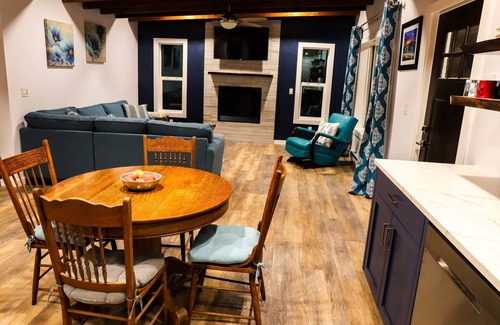 McCall House | GREAT REMODELED PET FRIENDLY COTTAGE! Walk to downtown and and the lake!