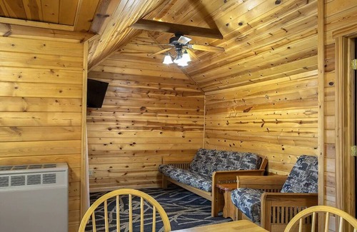 Buffalo City Cabin | Great River Road Cabin on the Mississippi Backwaters Crane Cabin
