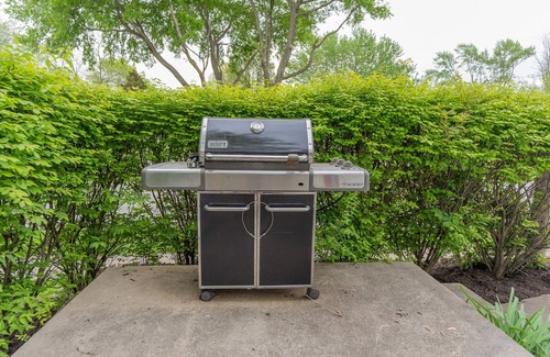 Lee's Summit Apartment | Great Space! 2 Blocks from Downtown Lee's Summit!