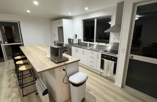 Whangateau House | Great Spot by the Estuary in Whangateau Harbour