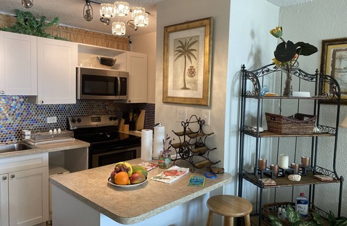 Bolongo Bay Condo | Great Summer Rates! 2/2 Condo W/Awesome Views - 2 Pools - walk to 2 Beaches!