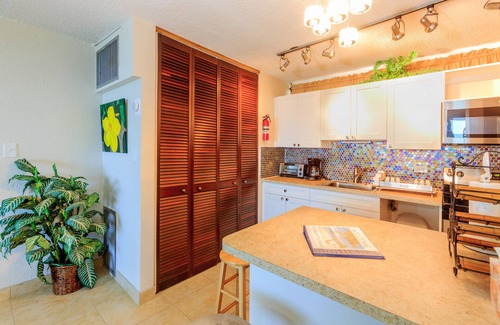Bolongo Bay Condo | Great Summer Rates! 2/2 Condo W/Awesome Views - 2 Pools - walk to 2 Beaches!