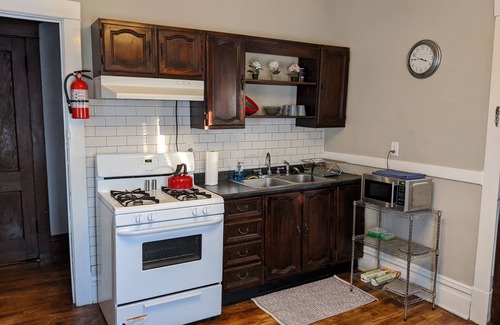 Lyn-Lake House | Great Uptown Apartment, Great Location! Suite#1