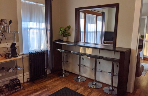 Lyn-Lake House | Great Uptown Apartment, Great Location! Suite#1