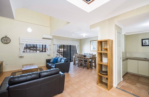 South Fremantle Apartment | Great value 2 bedroom apartment in the heart of South Fremantle