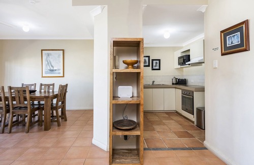 South Fremantle Apartment | Great value 2 bedroom apartment in the heart of South Fremantle