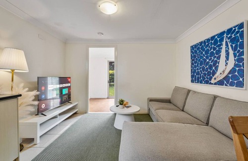 Robertson House | Great Value & Comfort Family Home 5 mins to Shops