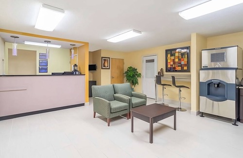 Lookout Valley Neighborhood Association Hotel | Great Value Stay! 3 Units with Pool Access and Free Parking! Pets Allowed