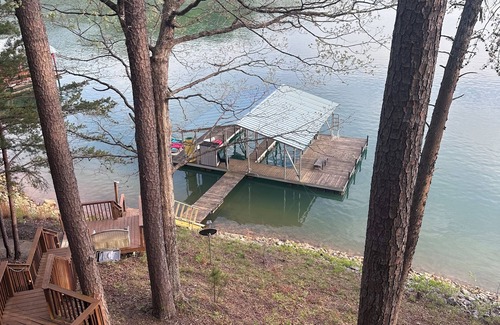 Big Creek Cabin | Great Views and close to the water. Book you Fall trip now. The lake is amazing.