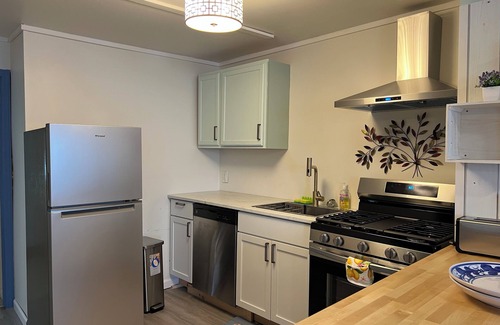 Stockade Historic District Apartment | Grecian Downtown Apartment