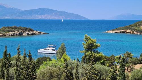 Sarakiniko Villa | Greece - holidays & long stays - 2 Vilas