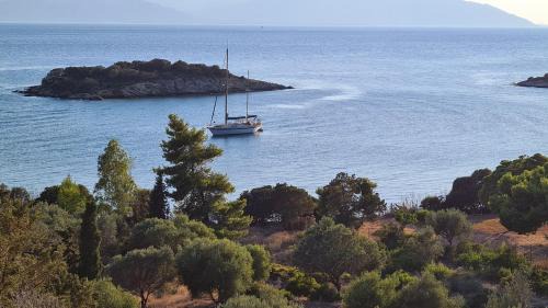 Sarakiniko Villa | Greece - holidays & long stays - 2 Vilas