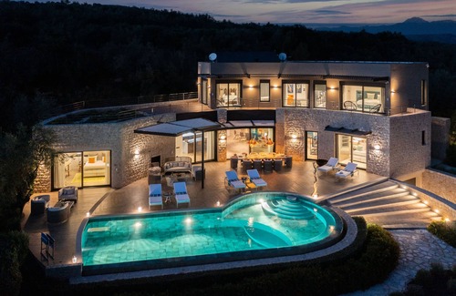 Tragana Villa | Greek Villa of Exceptional Beauty & Sea Views - 10-12 p - 4 min to golf courses!