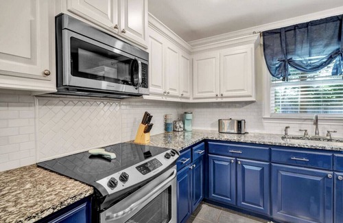 Tyler House | Green Acres District, Sleeps 8, King/Queen