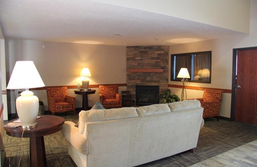 Pittsfield Hotel | Green Acres Hotel
