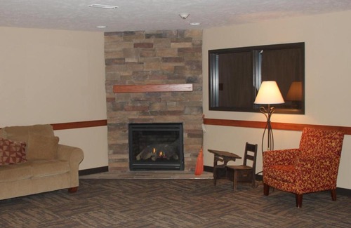 Pittsfield Hotel | Green Acres Hotel