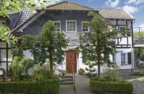 Overath Apartment | Green apartment - Casa Christallina