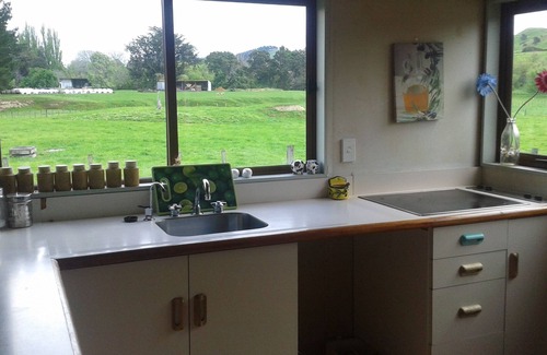 Gladstone House | Green Barn accommodation on a working farm in the heart of Gladstone.