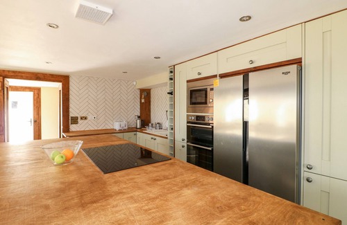 Wharncliffe Cottage | GREEN BARN, pet friendly, character holiday cottage in Oughtibridge