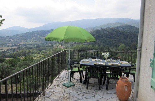 Fayence House | green cedar. a preservé environment