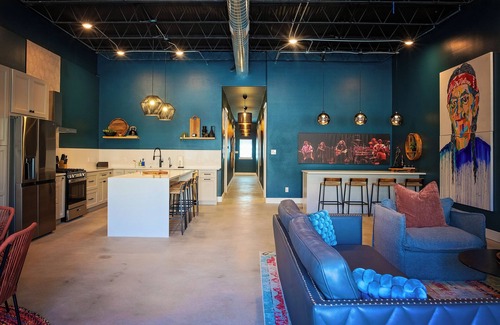 San Angelo House | 'Green Door' Downtown Loft