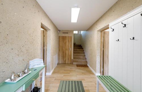 Brzezinka Apartment | Green Door