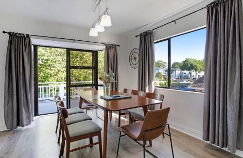 Manurewa House | Green Family 5BR Retreat in Wattle Downs w Yard