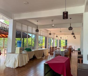 Manmunai North Hotel | Green Garden Hotel