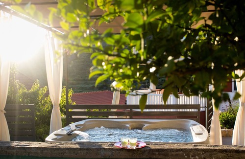 Zrnovnica House | Green garden relaxing holiday in peaceful nature