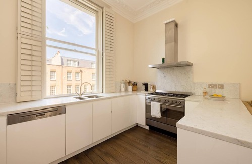 Royal Borough of Kensington and Chelsea Apartment | Green History – 3 Bedrooms in Kensington