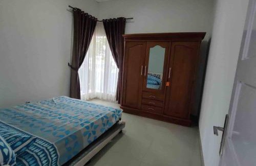 Surakarta Villa | Green House with Pool