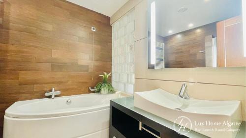 Estombar House | Green Lodge - Pestana Golf - Big Terrace - Pool