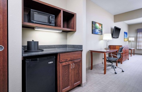 Arcola Hotel | Green Mill Village Hotel & Suites, BW Signature Collection