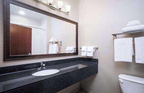 Arcola Hotel | Green Mill Village Hotel & Suites, BW Signature Collection
